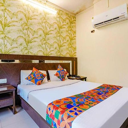 Hotel Gargi Deluxe Пюн Екстериор снимка