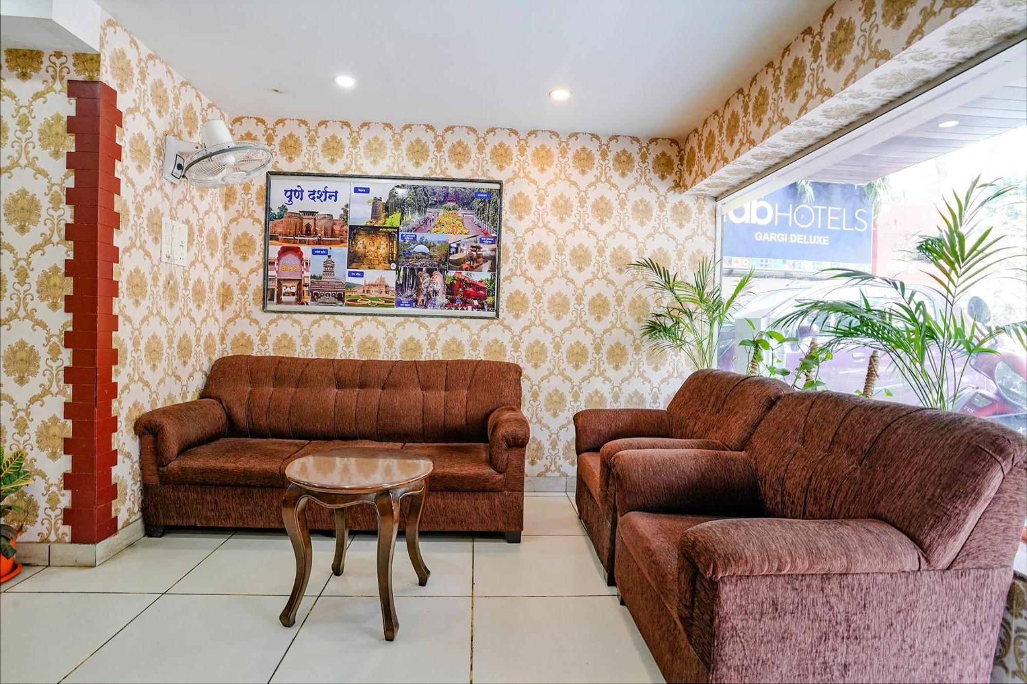 Hotel Gargi Deluxe Пюн Екстериор снимка