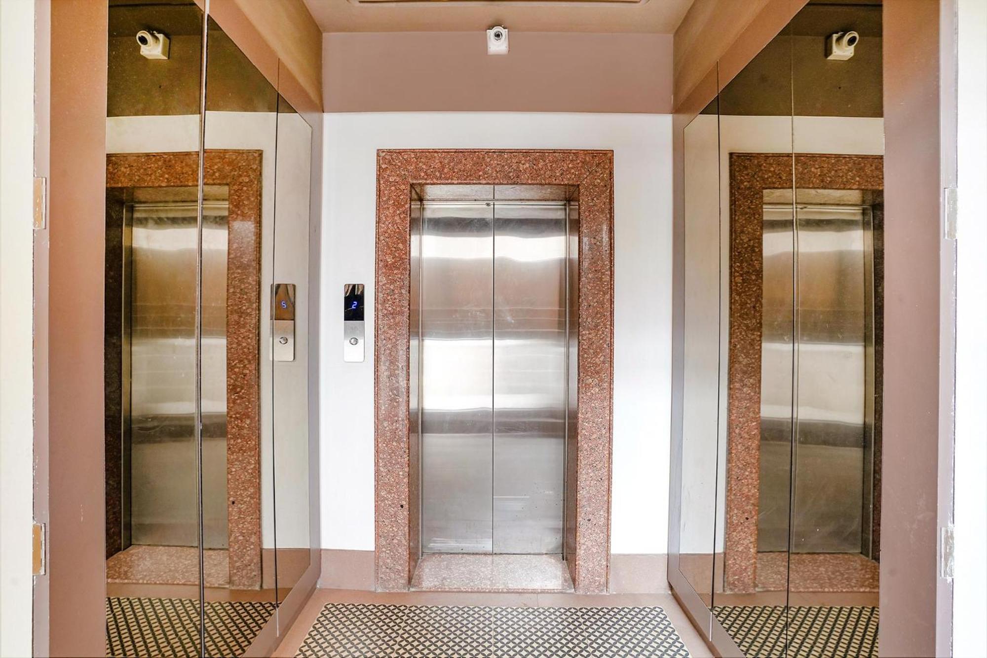 Hotel Gargi Deluxe Пюн Екстериор снимка