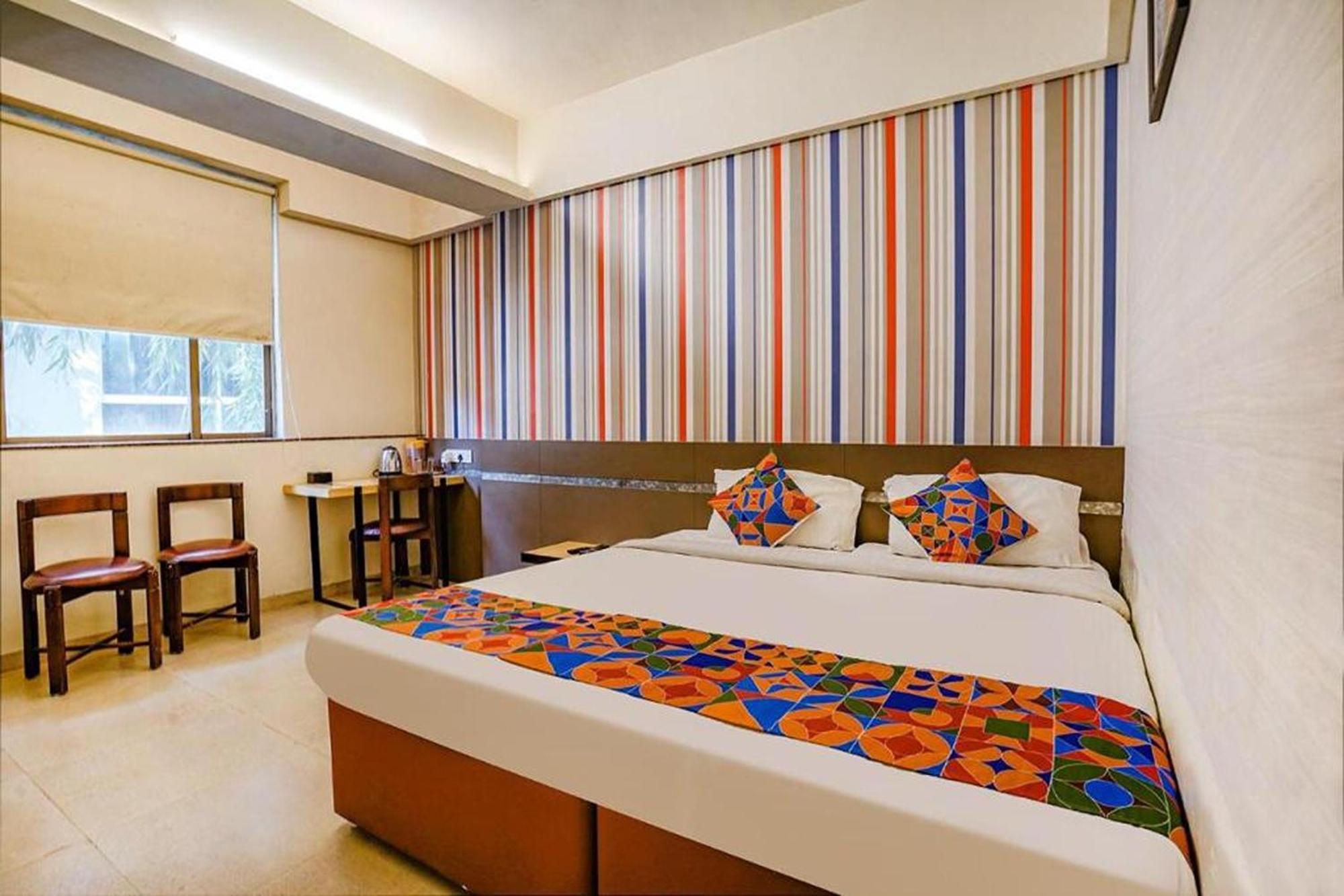 Hotel Gargi Deluxe Пюн Екстериор снимка