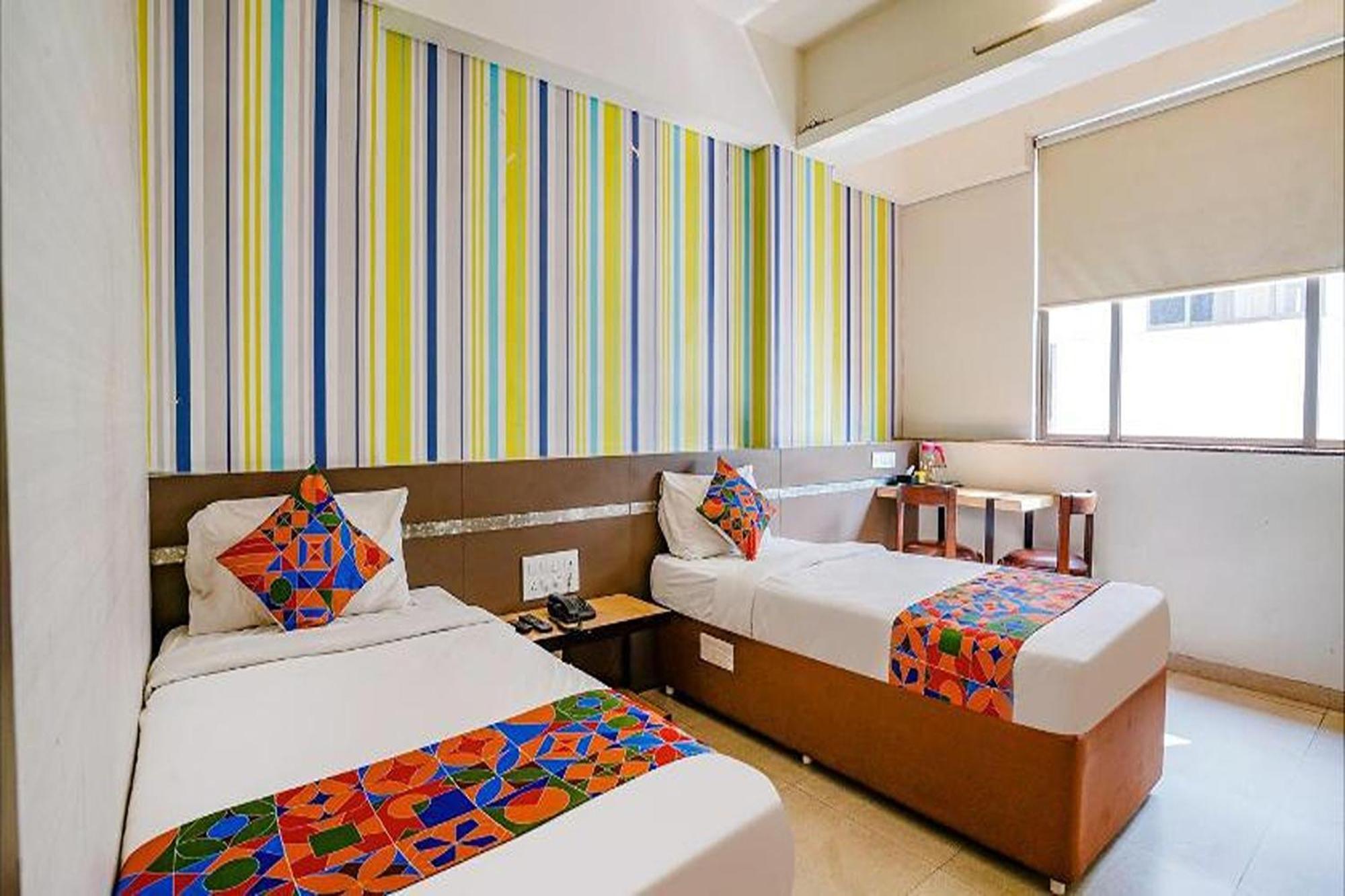 Hotel Gargi Deluxe Пюн Екстериор снимка