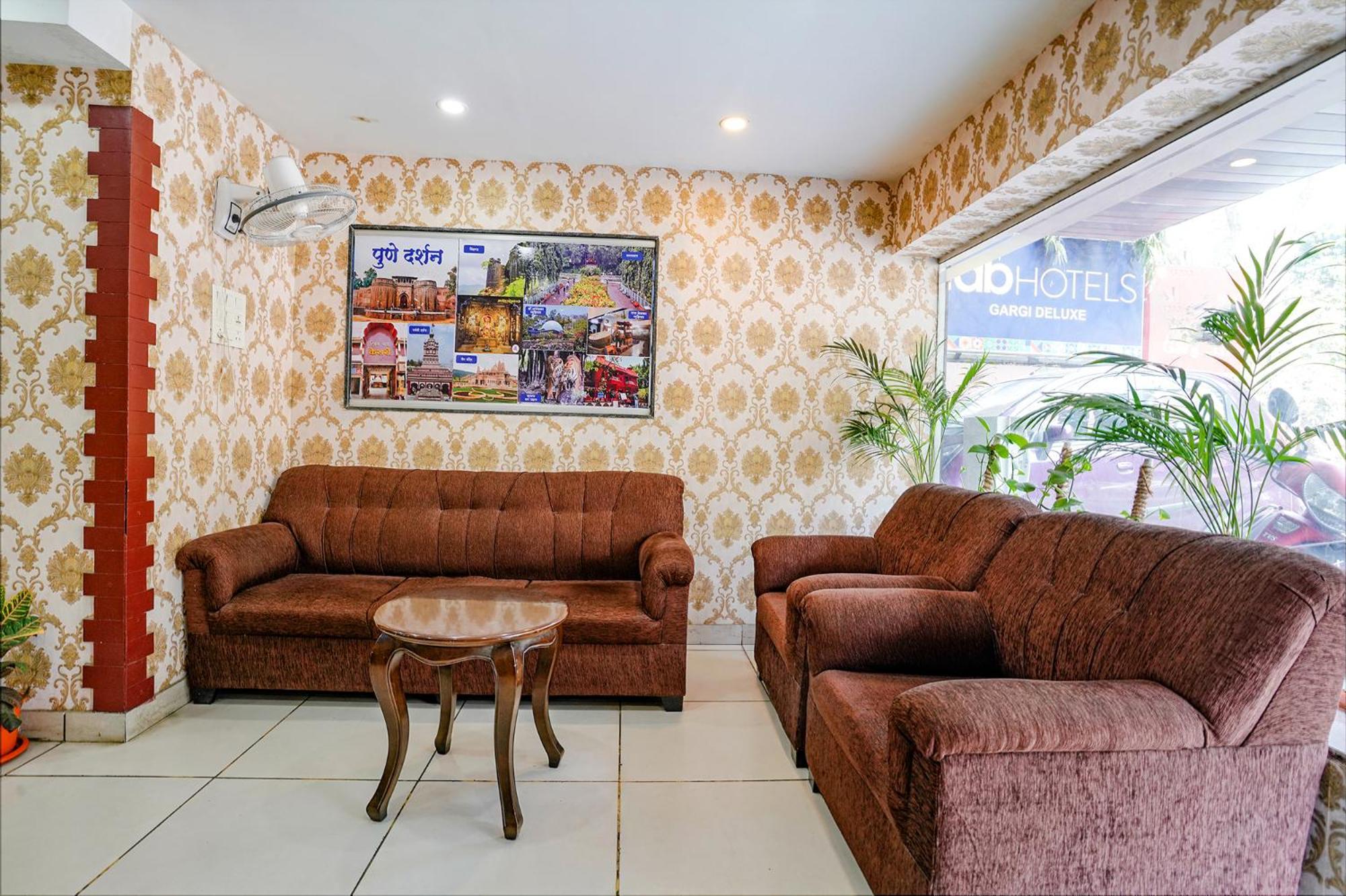 Hotel Gargi Deluxe Пюн Екстериор снимка