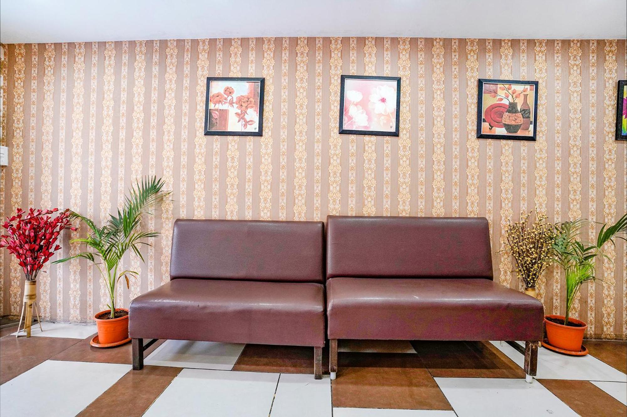 Hotel Gargi Deluxe Пюн Екстериор снимка