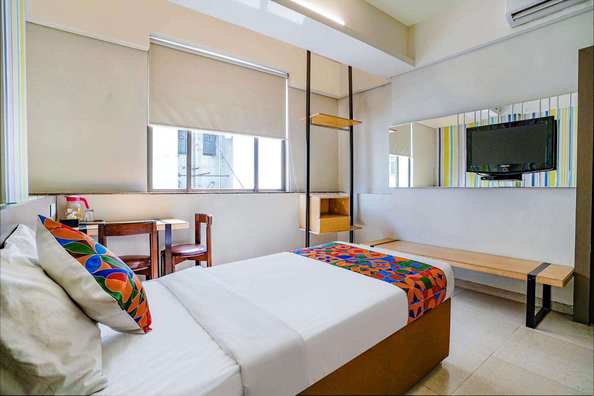 Hotel Gargi Deluxe Пюн Екстериор снимка